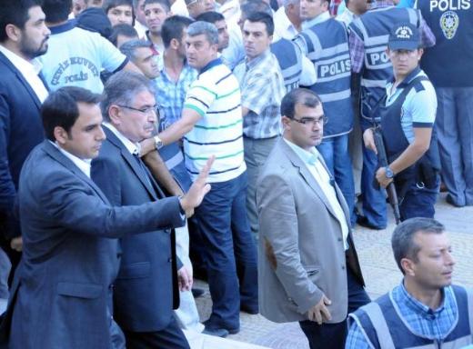 Bakanlara pet şişeli protesto 19