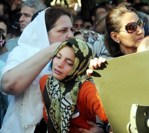 Bakanlara pet şişeli protesto 42
