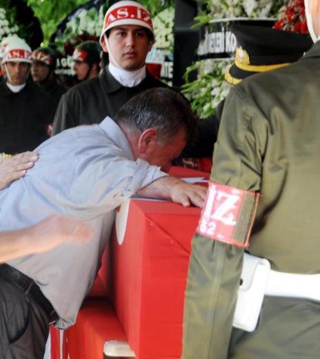 Bakanlara pet şişeli protesto 44