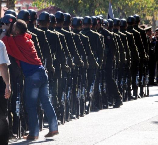 Bakanlara pet şişeli protesto 45
