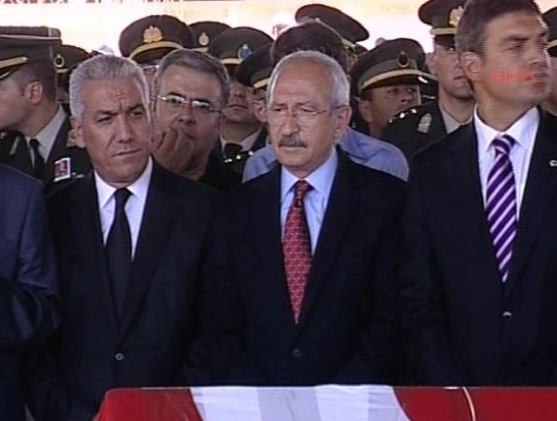 Erdoğan cenazede hüngür hüngür ağladı 3