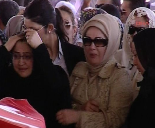 Erdoğan cenazede hüngür hüngür ağladı 4