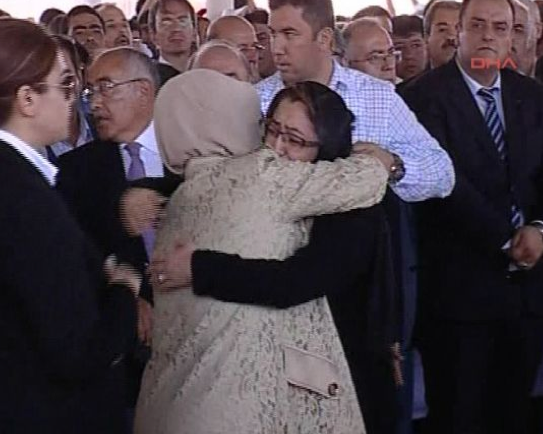 Erdoğan cenazede hüngür hüngür ağladı 6