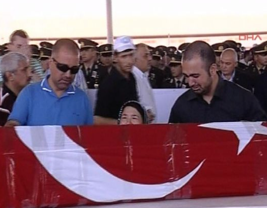 Erdoğan cenazede hüngür hüngür ağladı 9