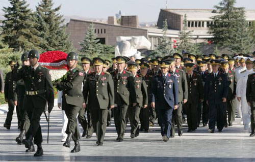 Komutanlardan mezarlık ziyareti 11