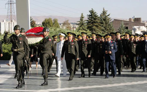 Komutanlardan mezarlık ziyareti 4