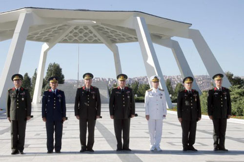 Komutanlardan mezarlık ziyareti 8