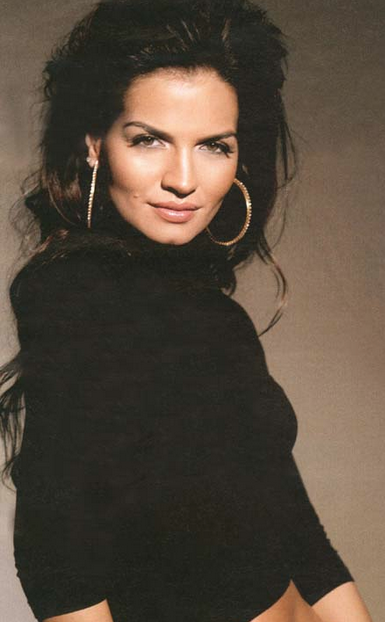 Ebru Akel evlendi 5