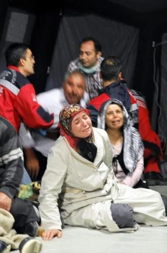 Patlama sonrası ailelerin gergin bekleyişi 7