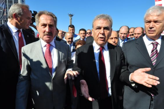 Vekille başkan birbirine girdi 13