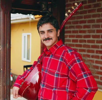 Yol ayrımında gelen şöhret 77