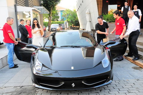 Cem Yılmaz'ın Ferrari'sindeki şifre 2