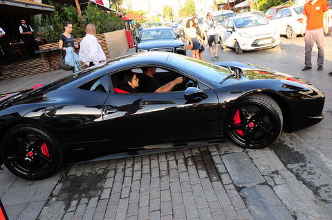 Cem Yılmaz'ın Ferrari'sindeki şifre 3
