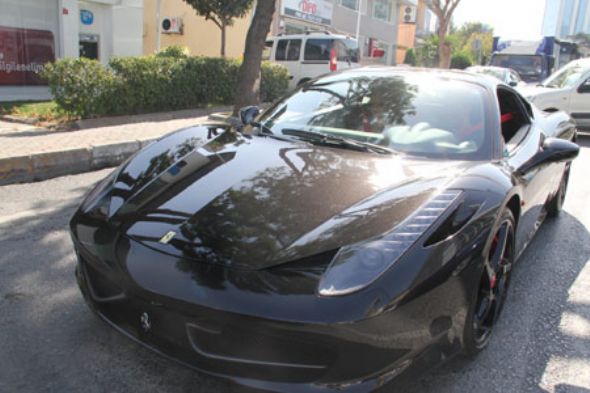 Cem Yılmaz'ın Ferrari'sindeki şifre 7