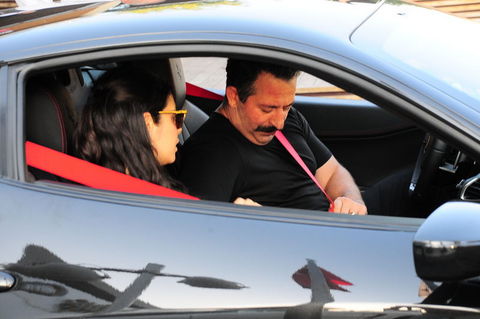 Cem Yılmaz'ın Ferrari'sindeki şifre 8
