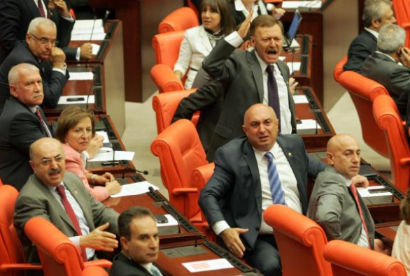 Mecliste Suriye savaşı 12