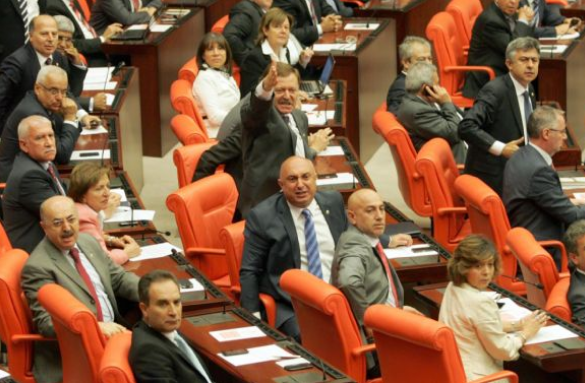 Mecliste Suriye savaşı 13