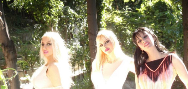 Adnan Oktar'ın güzelleri Twitter'ı karıştırdı 14