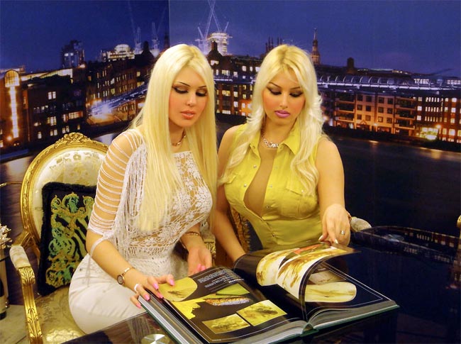 Adnan Oktar'ın güzelleri Twitter'ı karıştırdı 22