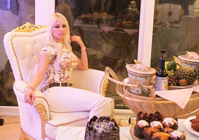 Adnan Oktar'ın güzelleri Twitter'ı karıştırdı 26