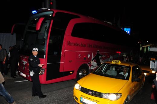 Cem Yılmaz Arda'nın saçlarına takıldı 10
