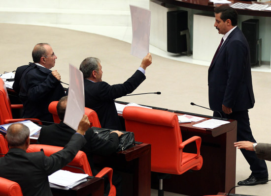 CHP'li vekillerden tişörtlü protesto! 6