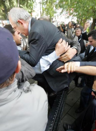 Kılıçdaroğlu bariyerleri böyle aştı 2