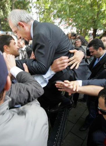 Kılıçdaroğlu bariyerleri böyle aştı 3