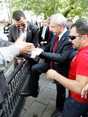 Kılıçdaroğlu bariyerleri böyle aştı 5