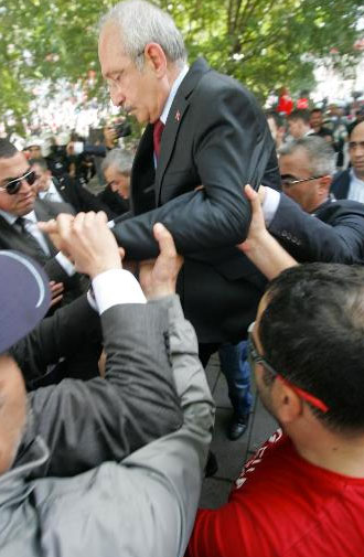 Kılıçdaroğlu bariyerleri böyle aştı 6