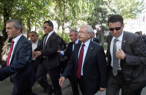 Kılıçdaroğlu bariyerleri böyle aştı 7