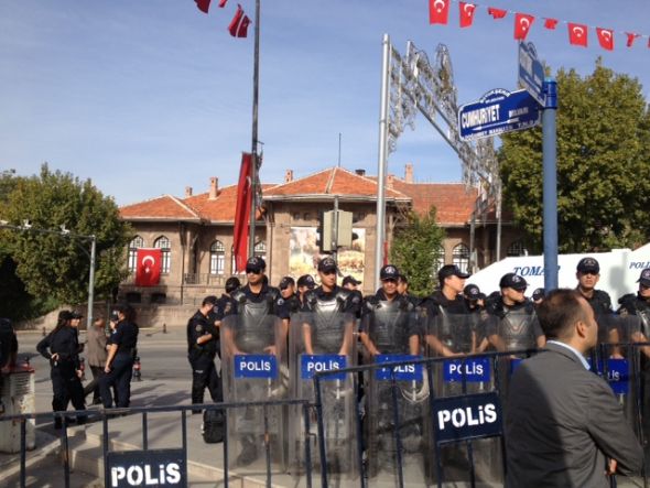 Ankara'da Cumhuriyet yürüyüşü gerilimi 2