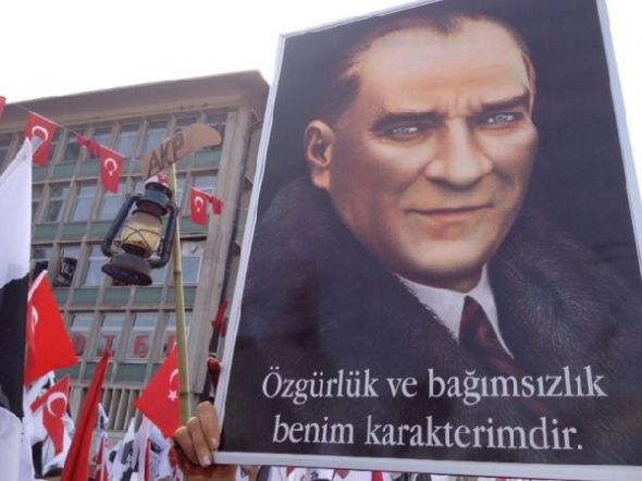 Ankara'da Cumhuriyet yürüyüşü gerilimi 8