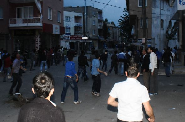 BDP yürüyüşünde olay çıktı 26