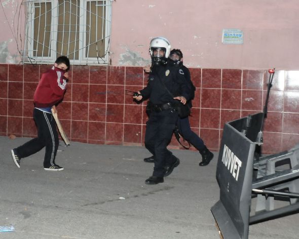 BDP yürüyüşünde olay çıktı 8