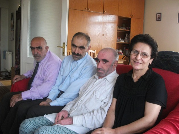 Vefakar abla, 44 yıldır engelli kardeşlerine bakıyor 2