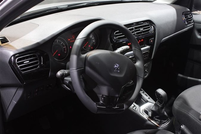 2013 Peugeot 301: Paris 2012 8