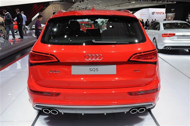 2013 Audi SQ5: Paris 2012 6