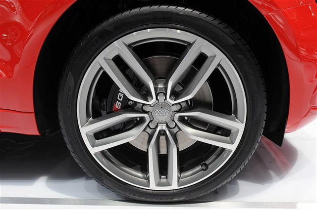 2013 Audi SQ5: Paris 2012 8