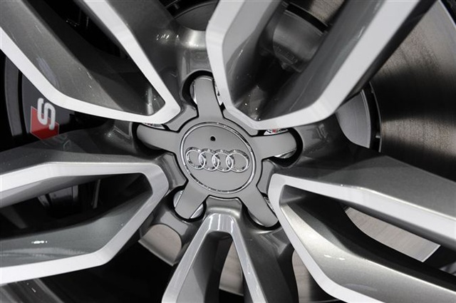 2013 Audi SQ5: Paris 2012 9