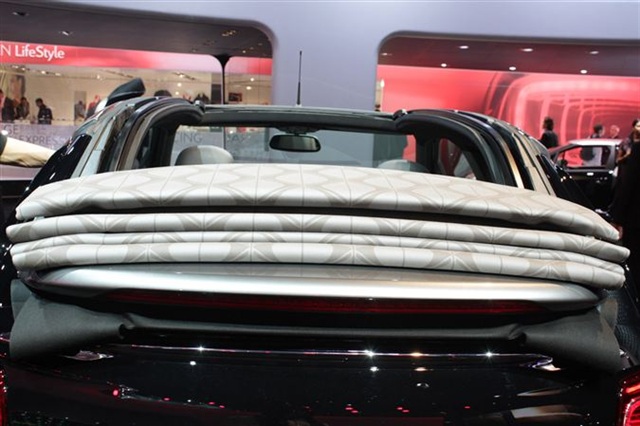 2013 Citroen DS3 Cabrio: Paris 2012 10