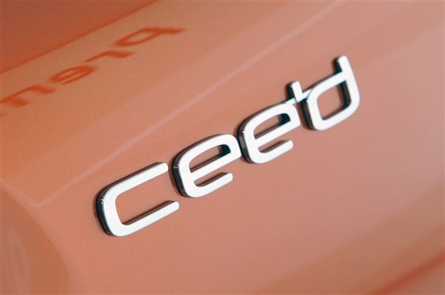 2013 Kia Pro_cee'd: Paris 2012 11