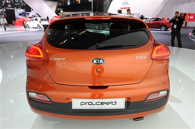 2013 Kia Pro_cee'd: Paris 2012 6