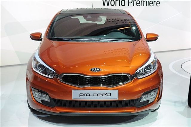 2013 Kia Pro_cee'd: Paris 2012 7