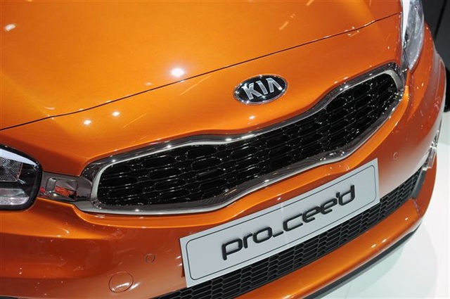 2013 Kia Pro_cee'd: Paris 2012 9