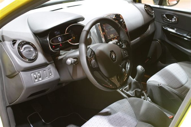 2013 Renault Clio: Paris 2012 12