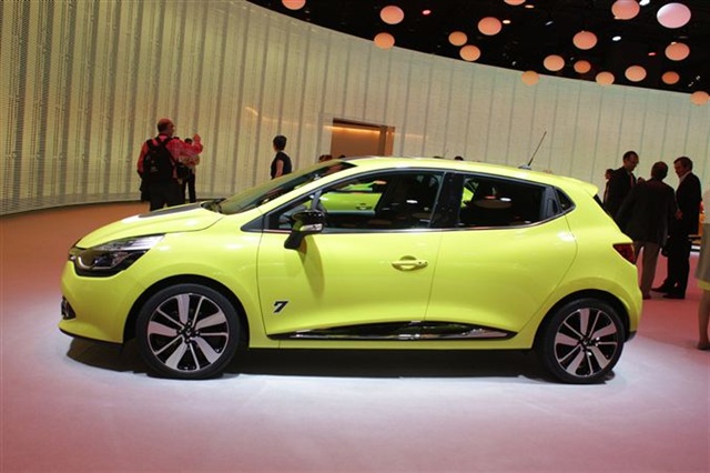 2013 Renault Clio: Paris 2012 4