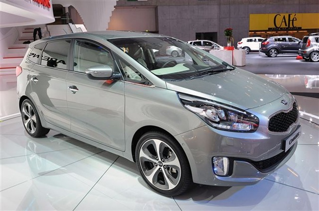 2013 Kia Carens: Paris 2012 1