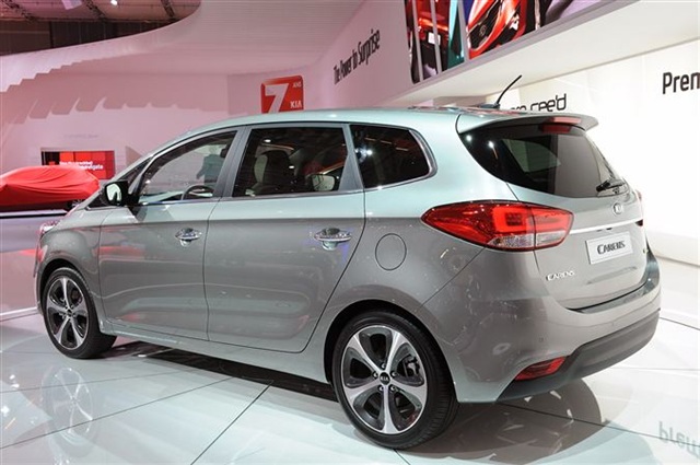 2013 Kia Carens: Paris 2012 2