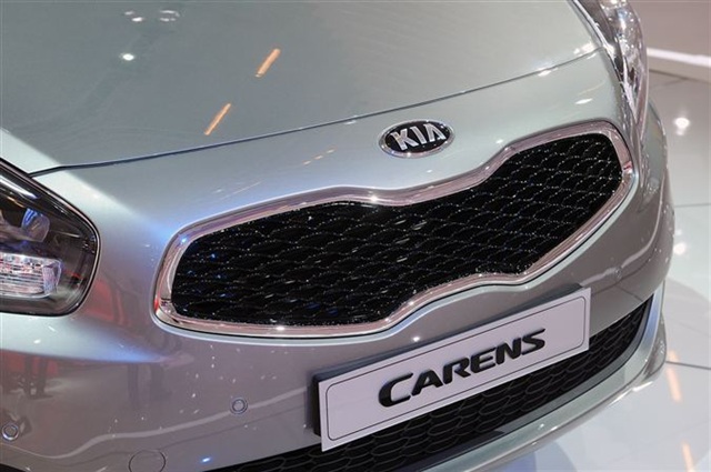 2013 Kia Carens: Paris 2012 4